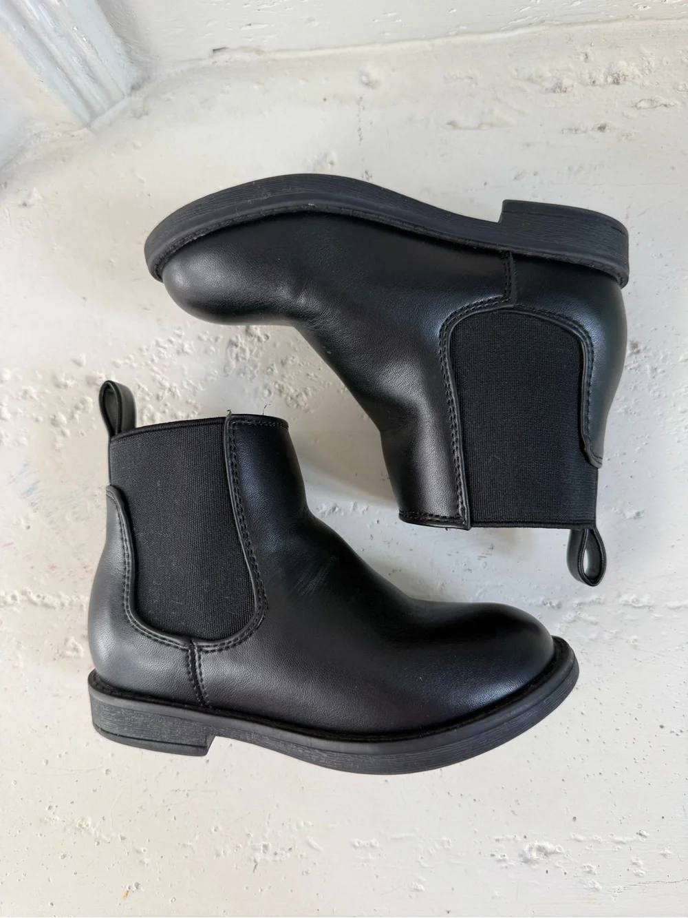 GAP sleek black